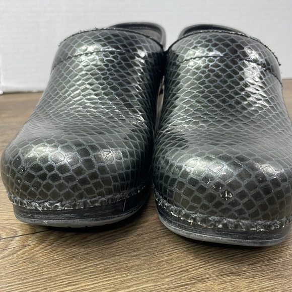 Dansko XP20 Professional Clogs Embossed Patent Leather Shoes Size EU 38, US 7.5 - Picture 5 of 9